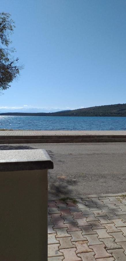 Seaside Maisonette In Itea Bagian luar foto